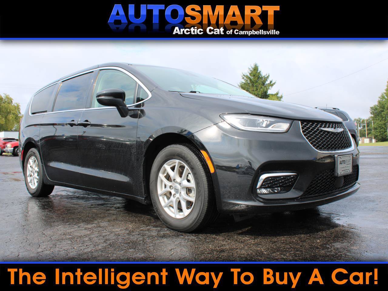 Used 2023 Chrysler Pacifica Touring-L FWD image 1