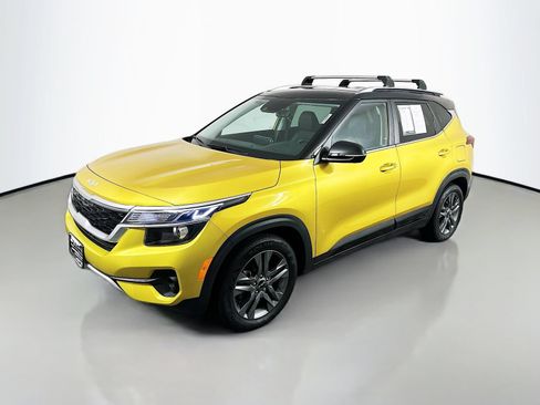 Used 2023 Kia Seltos S w/ Navigation Package FWD image 3