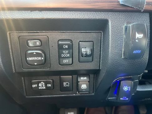 Used 2019 Toyota Tundra Limited w/ Limited Premium Package AWD/4WD image 23