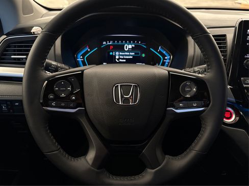 Used 2024 Honda Odyssey Touring image 18