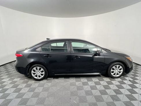Used 2021 Toyota Corolla LE FWD image 2