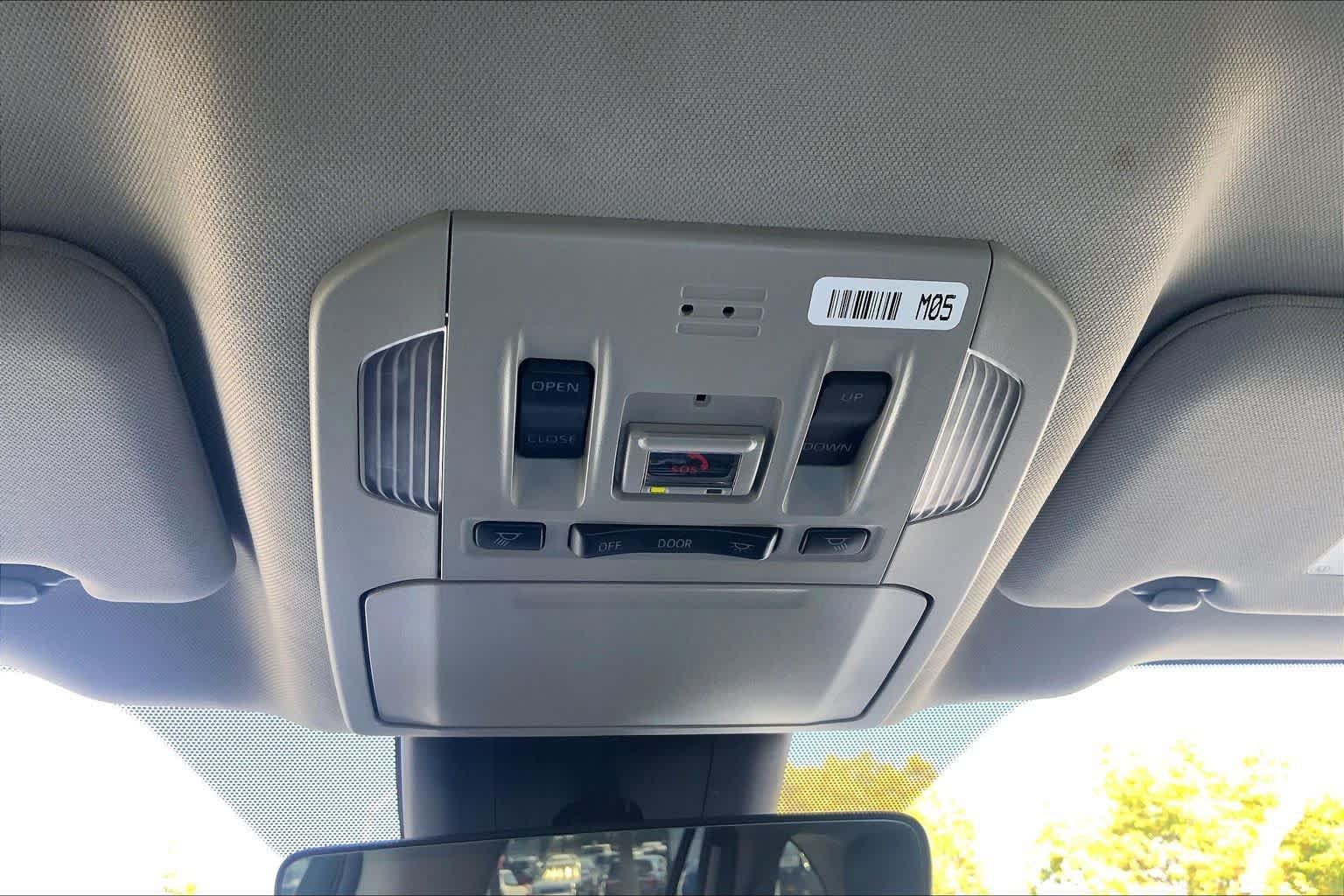 Used 2023 Toyota Highlander Limited FWD image 31
