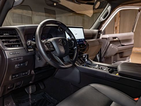 Used 2026 Lexus GX 550 w/ Accessory Package (CT) image 17