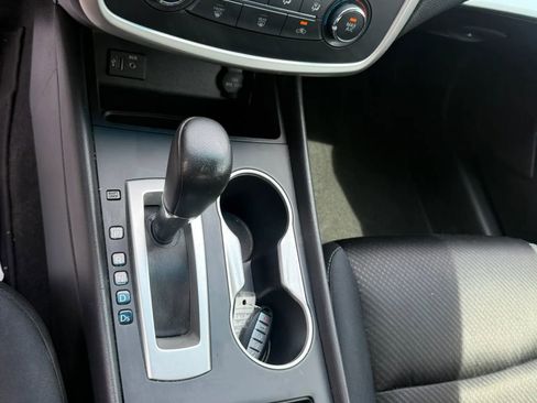 Used 2017 Nissan Altima 2.5 SR w/ Midnight Edition Package FWD image 13