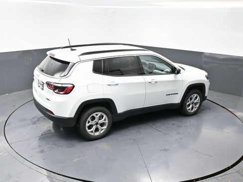 Used 2025 Jeep Compass Latitude AWD/4WD image 12