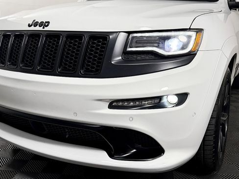 Used 2016 Jeep Grand Cherokee SRT image 13