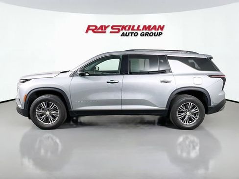 Used 2024 Chevrolet Traverse LT w/ Enhanced Driving Package FWD image 4
