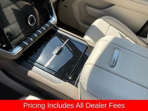 New 2026 GMC Yukon Denali w/ Denali Reserve Package AWD/4WD image 13