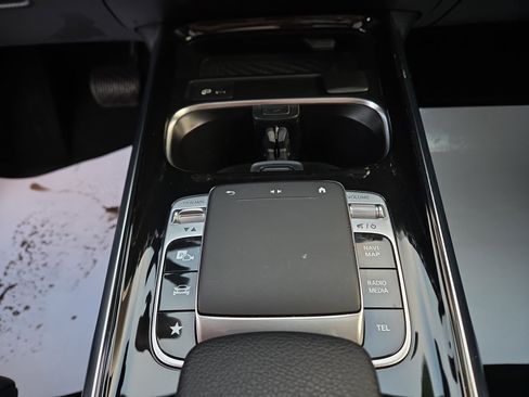 Used 2020 Mercedes-Benz GLB 250 4MATIC w/ Premium Package image 30