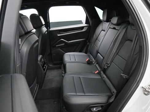 Certified 2026 Porsche Cayenne E-Hybrid AWD/4WD image 25
