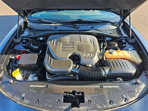 Used 2018 Dodge Charger SXT w/ Blacktop Package image 9