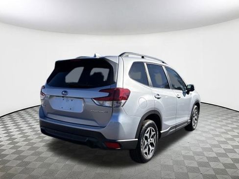 Used 2019 Subaru Forester Premium image 9