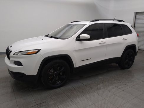 Used 2018 Jeep Cherokee Latitude w/ Altitude Package image 2