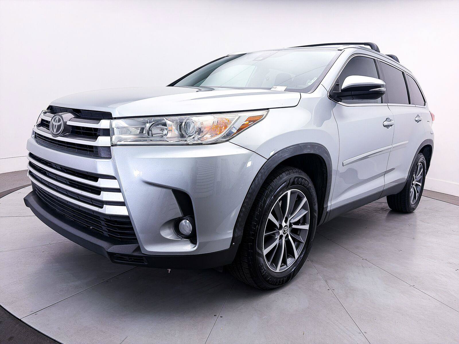 Used 2019 Toyota Highlander XLE FWD image 9