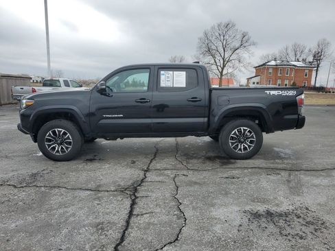 Used 2020 Toyota Tacoma TRD Sport image 5