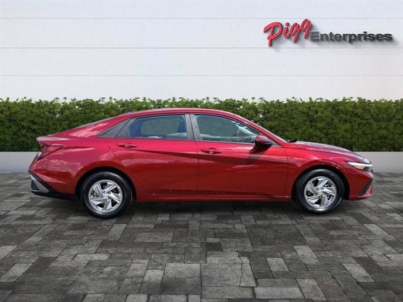 Used 2026 Hyundai Elantra SE FWD image 9