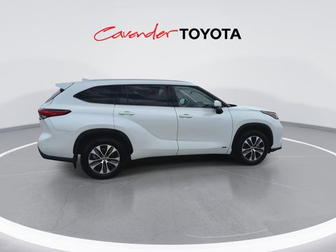 Used 2022 Toyota Highlander XLE image 9