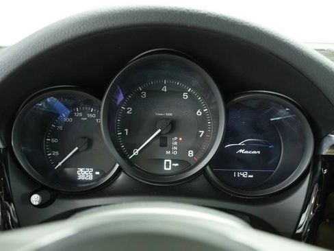 Certified 2025 Porsche Macan image 14