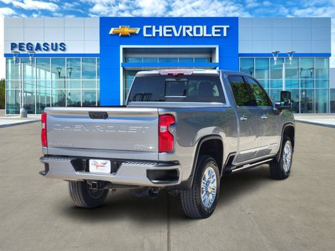 Used 2024 Chevrolet Silverado 2500 High Country w/ Technology Package AWD/4WD image 5