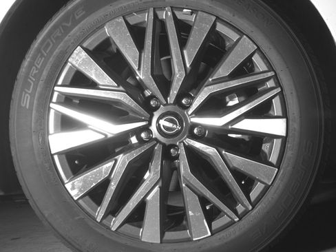 Used 2025 Nissan Altima 2.5 SV image 13