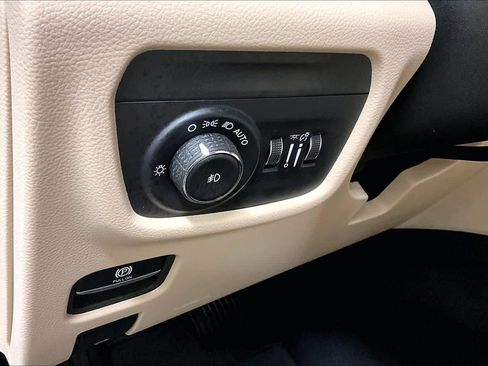 Used 2024 Jeep Grand Cherokee Limited image 31