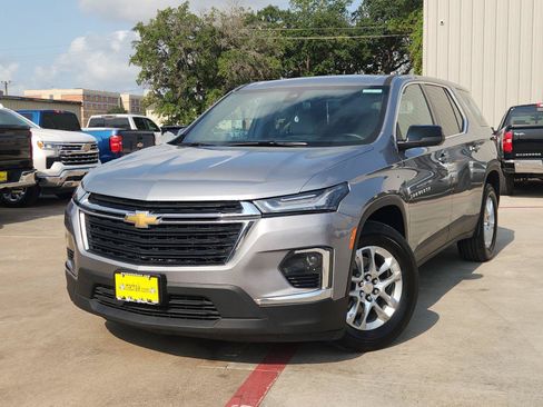 Certified 2023 Chevrolet Traverse LS FWD image 1