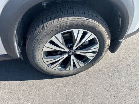 Used 2022 Nissan Rogue SV AWD/4WD image 16