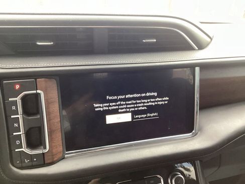 Used 2023 GMC Yukon XL Denali Ultimate AWD/4WD image 21