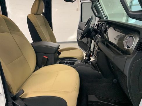 Used 2021 Jeep Wrangler Unlimited Sahara AWD/4WD image 6