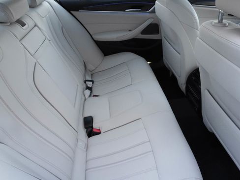 Certified 2023 BMW 540i w/ Premium Package image 32