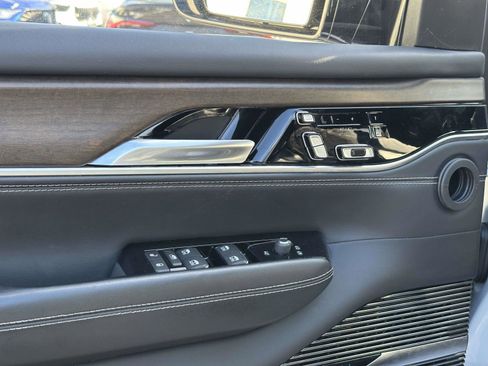 Used 2022 Jeep Grand Wagoneer Series II w/ Premium Group II AWD/4WD image 13