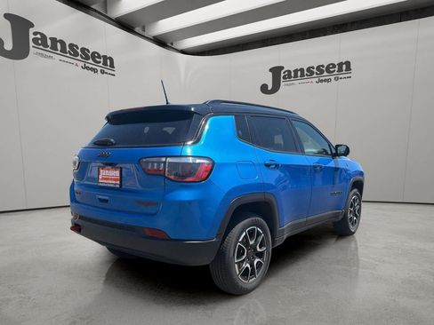Used 2025 Jeep Compass Trailhawk AWD/4WD image 4