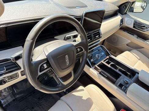 Used 2020 Lincoln Navigator Reserve w/ Luxury Package AWD/4WD image 4