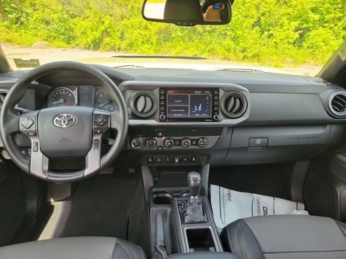Used 2020 Toyota Tacoma TRD Off-Road w/ Technology Package AWD/4WD image 18