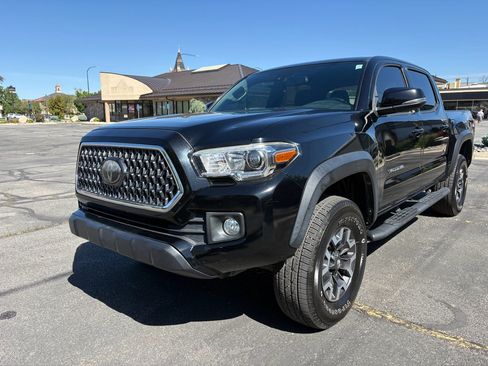 Used 2019 Toyota Tacoma TRD Off-Road AWD/4WD image 8