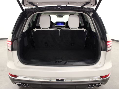 Used 2025 Lincoln Aviator Reserve w/ Illumination Package RWD image 13