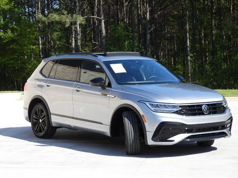 Used 2022 Volkswagen Tiguan SE R-Line image 8