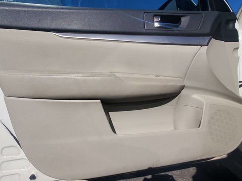 Used 2011 Subaru Outback 2.5i Premium image 12