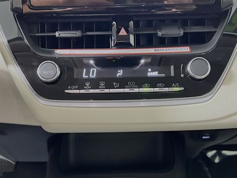 Used 2025 Toyota Corolla LE image 25