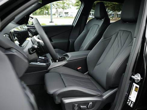 Used 2025 BMW X3 xDrive30i w/ Premium Package image 19