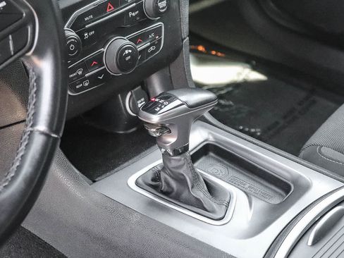 Used 2022 Dodge Charger SXT RWD image 17
