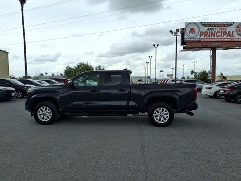 Used 2025 Toyota Tacoma SR5 AWD/4WD image 5