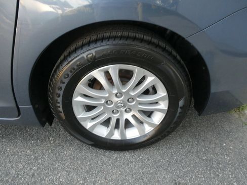 Used 2015 Toyota Sienna XLE FWD image 39