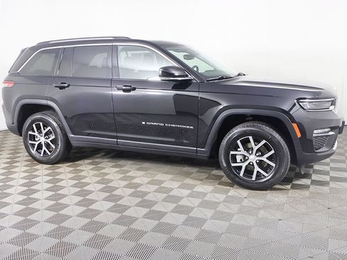 Used 2023 Jeep Grand Cherokee Limited AWD/4WD image 20