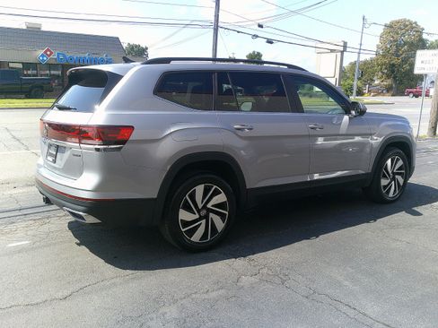 Used 2025 Volkswagen Atlas SE AWD/4WD image 9