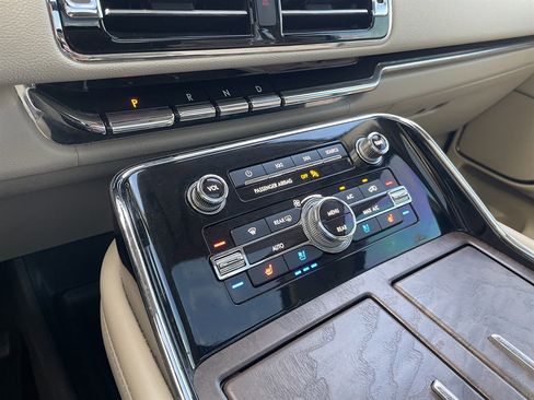 Used 2019 Lincoln Navigator L Reserve image 32