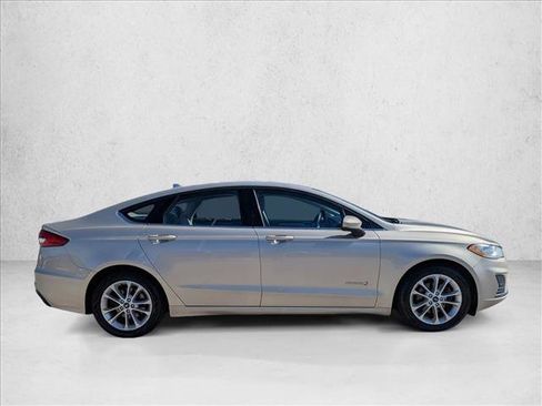 Used 2019 Ford Fusion SE FWD image 4
