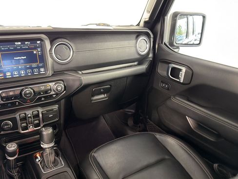 Used 2022 Jeep Wrangler Unlimited Sahara w/ Cold Weather Group AWD/4WD image 19