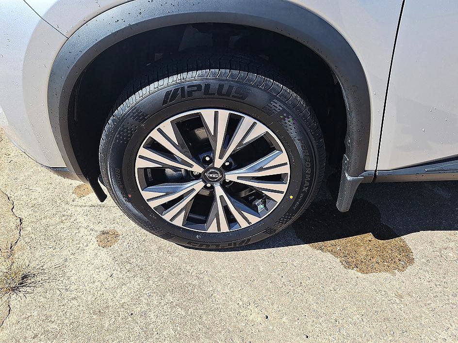 Certified 2023 Nissan Rogue SV w/ SV Premium B Package FWD image 8
