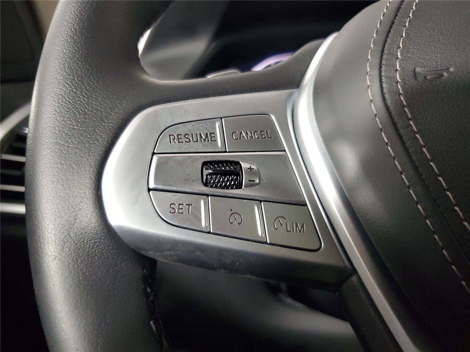 Used 2022 BMW X7 xDrive40i w/ Premium Package AWD/4WD image 27